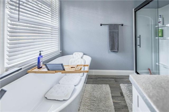 10105 E 35th Street S, Independence, MO 64052