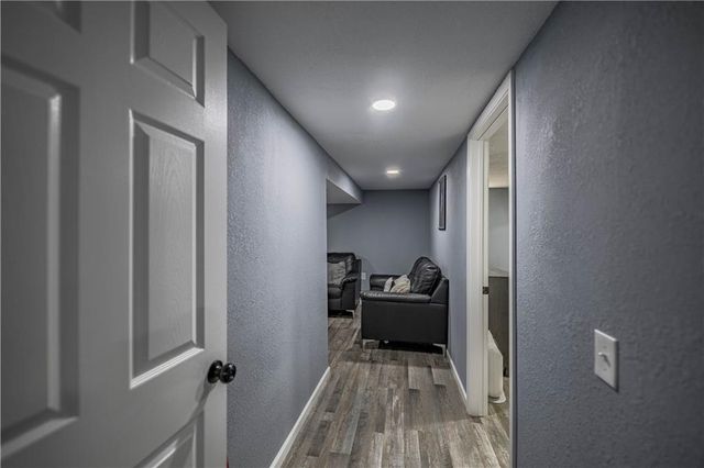 10105 E 35th Street S, Independence, MO 64052