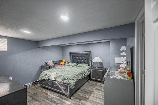 10105 E 35th Street S, Independence, MO 64052