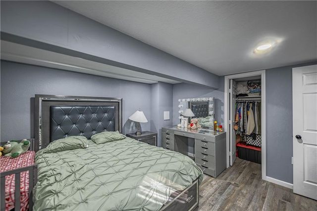 10105 E 35th Street S, Independence, MO 64052