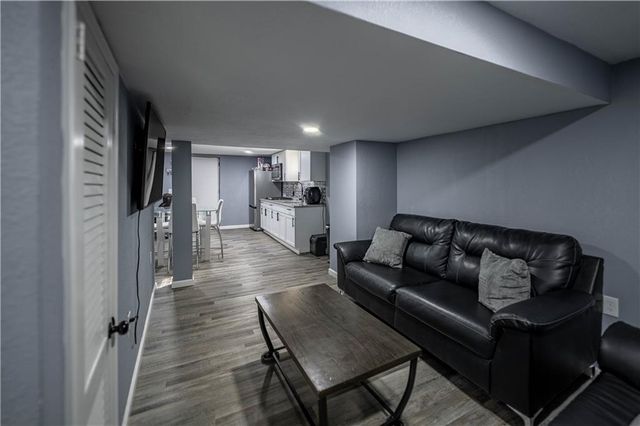 10105 E 35th Street S, Independence, MO 64052