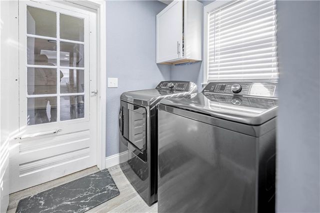 10105 E 35th Street S, Independence, MO 64052