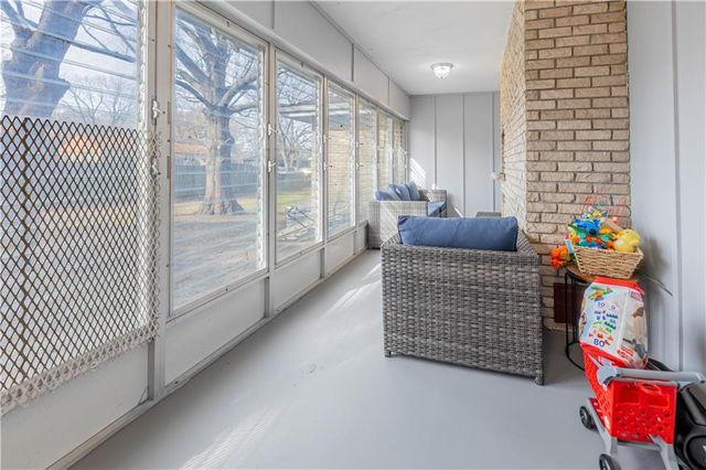 10105 E 35th Street S, Independence, MO 64052