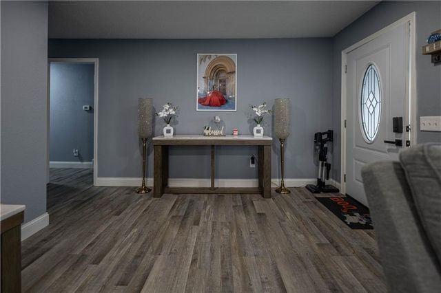 10105 E 35th Street S, Independence, MO 64052