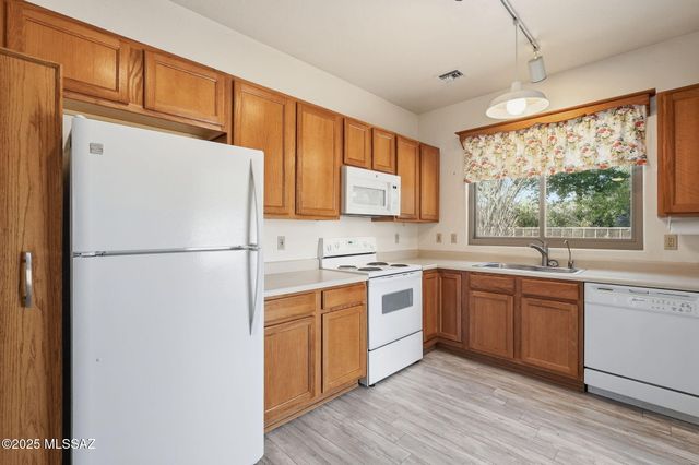 3956 S Calle Viva, Green Valley, AZ 85614