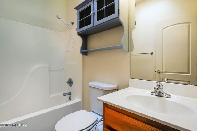 3956 S Calle Viva, Green Valley, AZ 85614