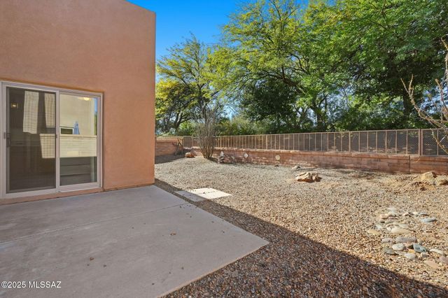 3956 S Calle Viva, Green Valley, AZ 85614