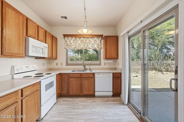 3956 S Calle Viva, Green Valley, AZ 85614