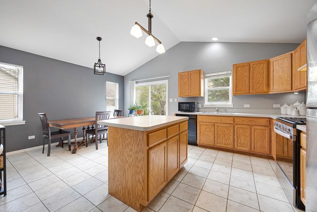 1014 Edinburgh Court, Joliet, IL 60431