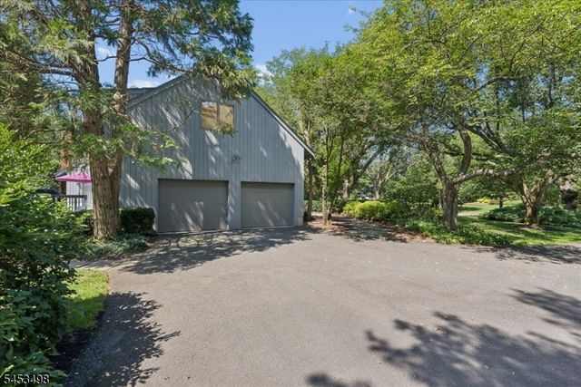 15 Copper Vail Ct, Montgomery Twp., NJ 08540