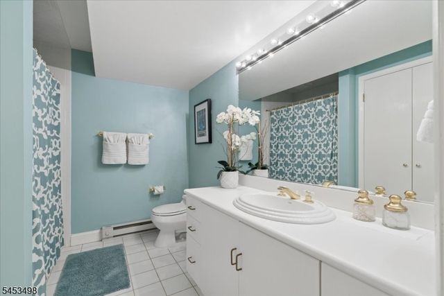15 Copper Vail Ct, Montgomery Twp., NJ 08540