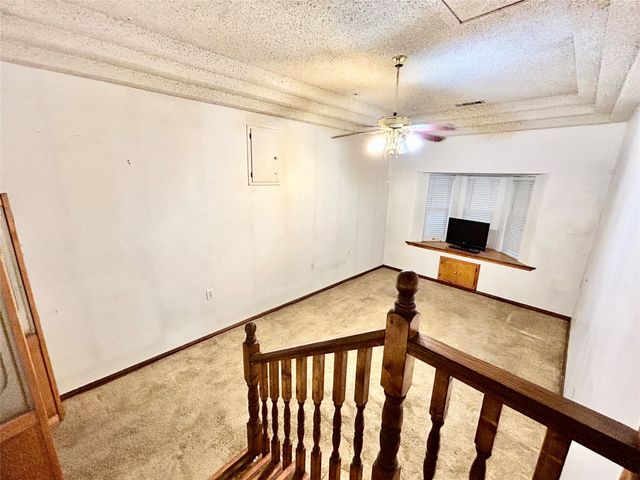 303 N Caesar Street, Ennis, TX 75119