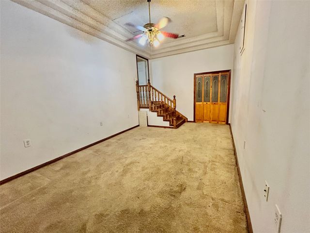 303 N Caesar Street, Ennis, TX 75119