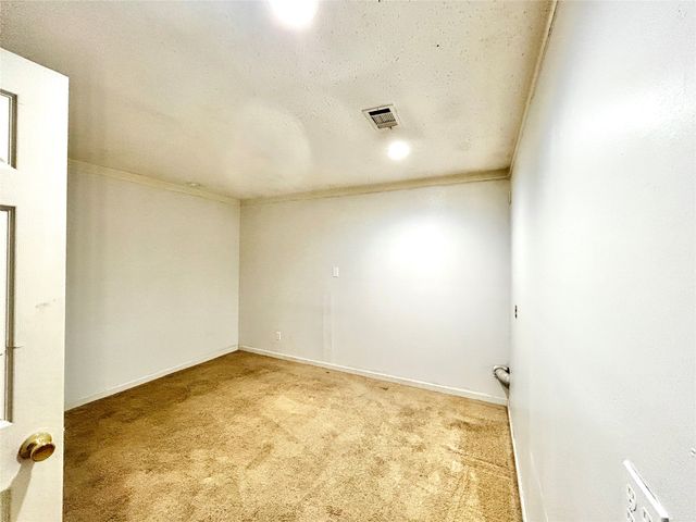 303 N Caesar Street, Ennis, TX 75119