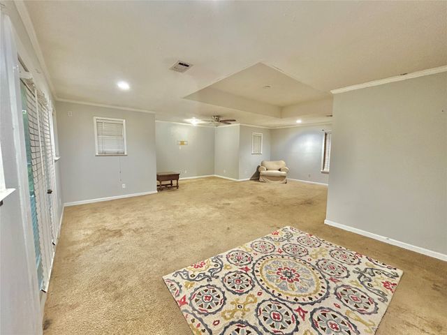 303 N Caesar Street, Ennis, TX 75119