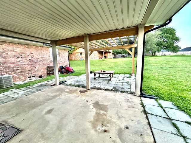 303 N Caesar Street, Ennis, TX 75119