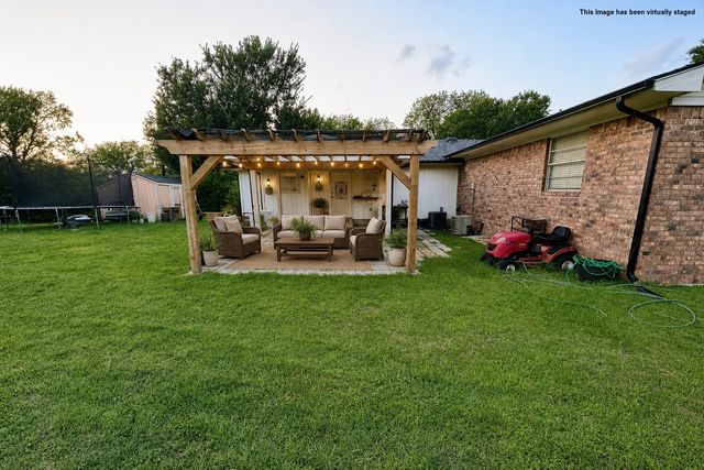 303 N Caesar Street, Ennis, TX 75119