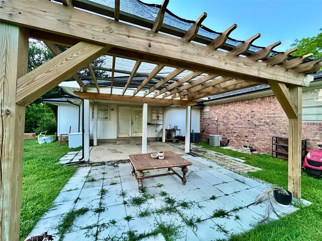 303 N Caesar Street, Ennis, TX 75119