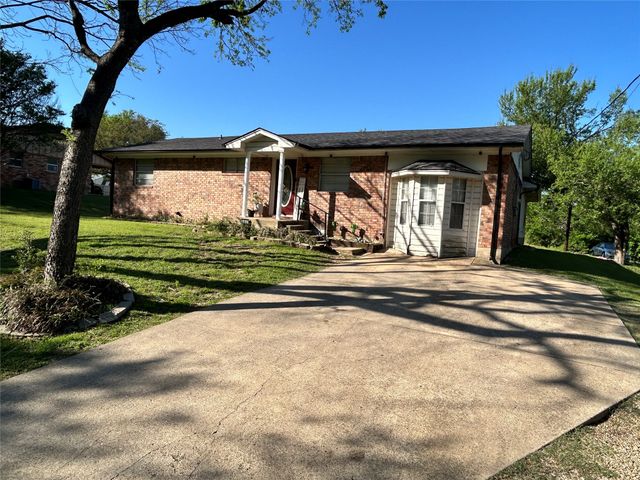 303 N Caesar Street, Ennis, TX 75119