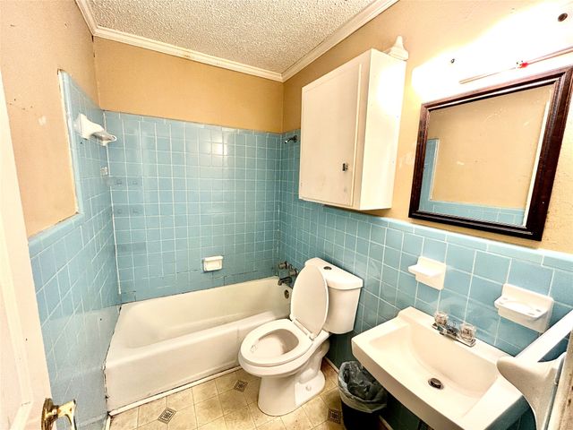 303 N Caesar Street, Ennis, TX 75119