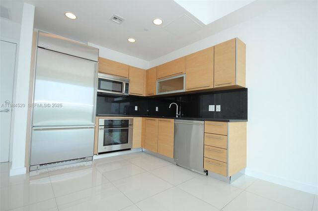 950 Brickell Bay Dr 4709, Miami, FL 33131