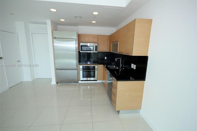 950 Brickell Bay Dr 4709, Miami, FL 33131