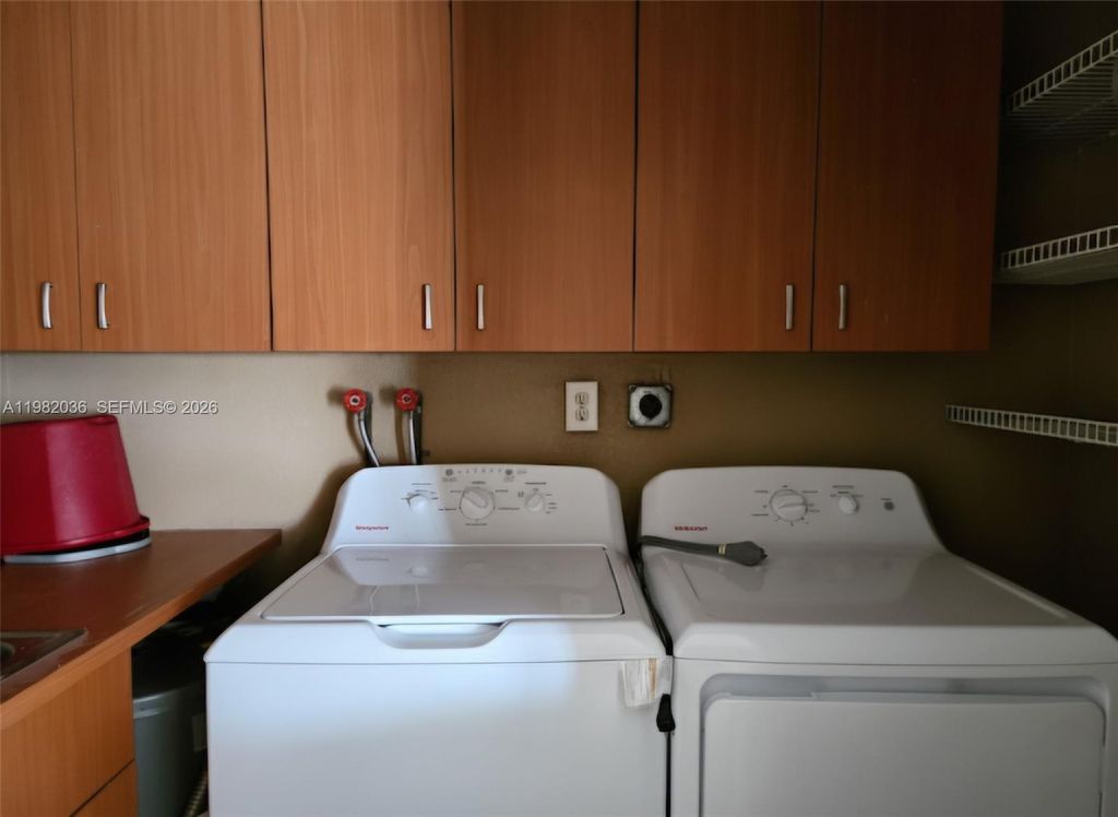 Image 8 of property listing at 12850 SW 43rd Dr 250-B, Miami, FL 33175