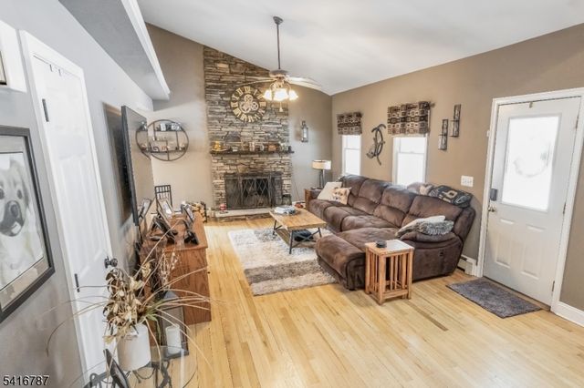 144 Chamberlain Rd, Jefferson Twp., NJ 07438