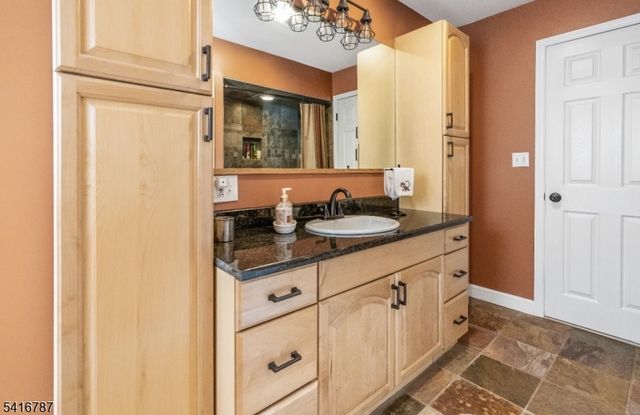 144 Chamberlain Rd, Jefferson Twp., NJ 07438