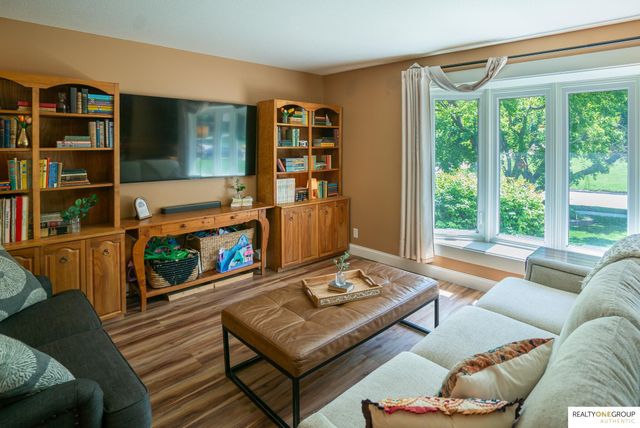 12310 Deer Hollow Drive, Omaha, NE 68154