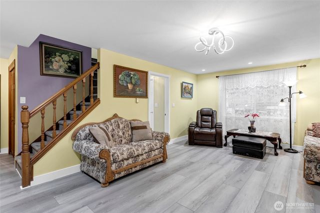 28461 26th Avenue S, Federal Way, WA 98003