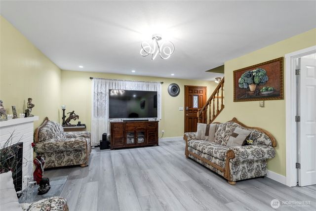 28461 26th Avenue S, Federal Way, WA 98003