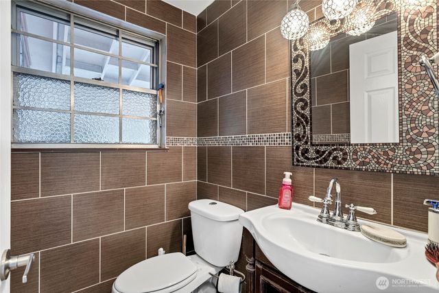 28461 26th Avenue S, Federal Way, WA 98003