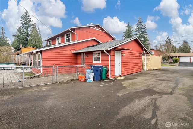 28461 26th Avenue S, Federal Way, WA 98003