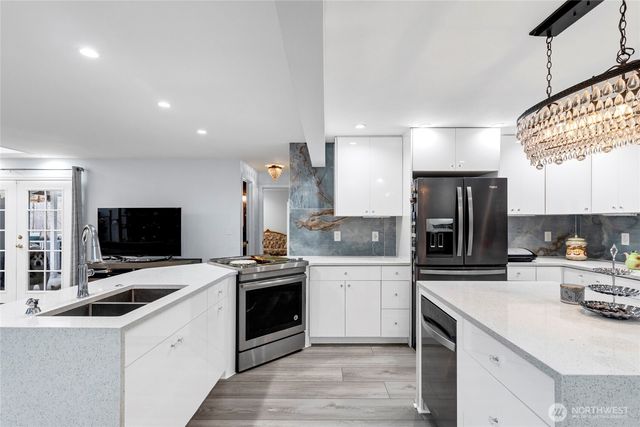 28461 26th Avenue S, Federal Way, WA 98003