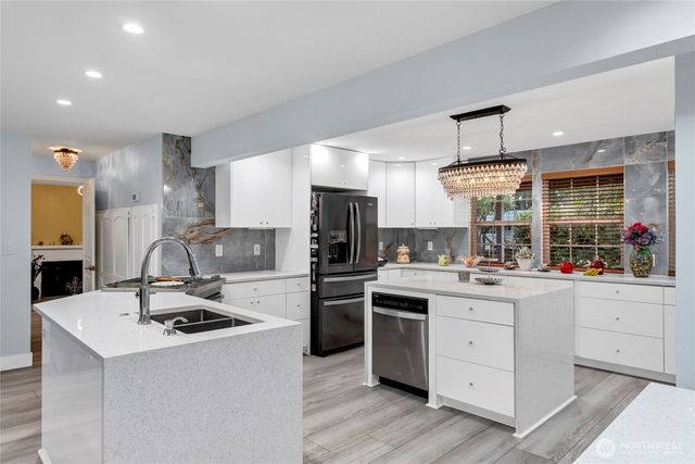 28461 26th Avenue S, Federal Way, WA 98003