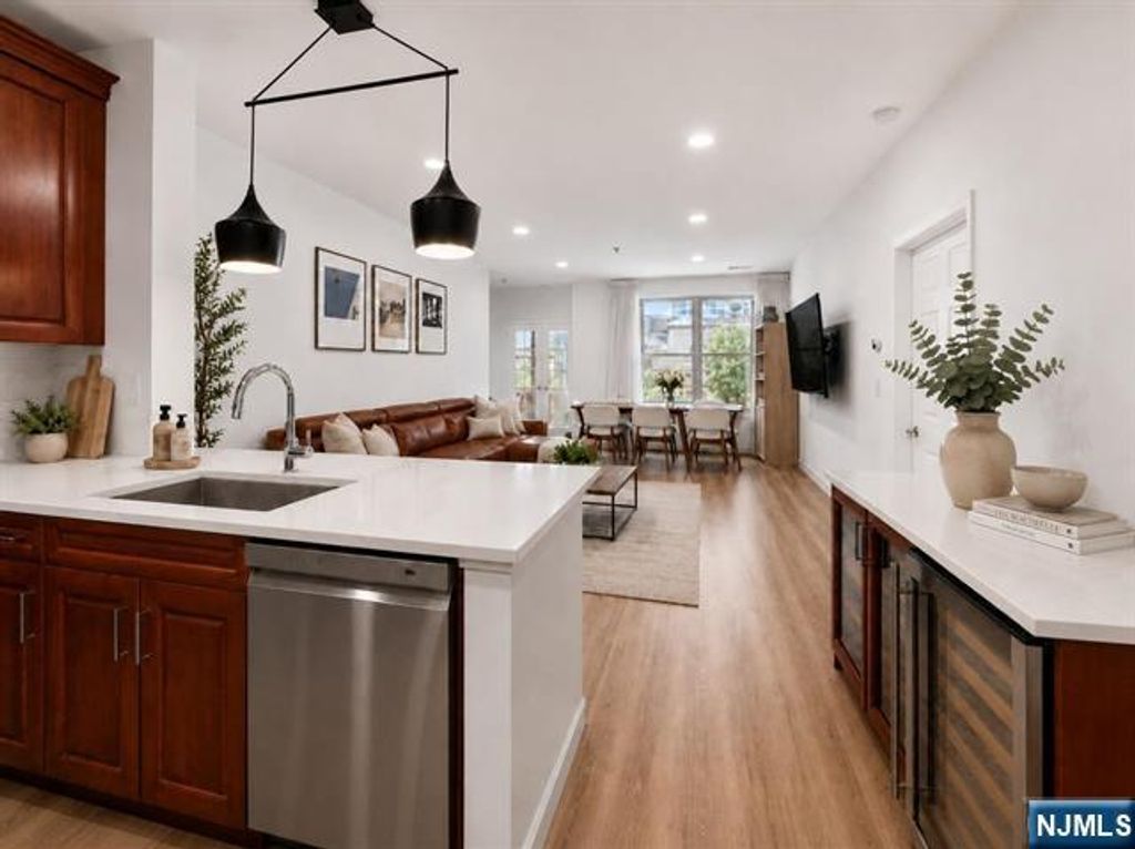 24 Ave At Port Imperial 205, West New York, NJ 07093