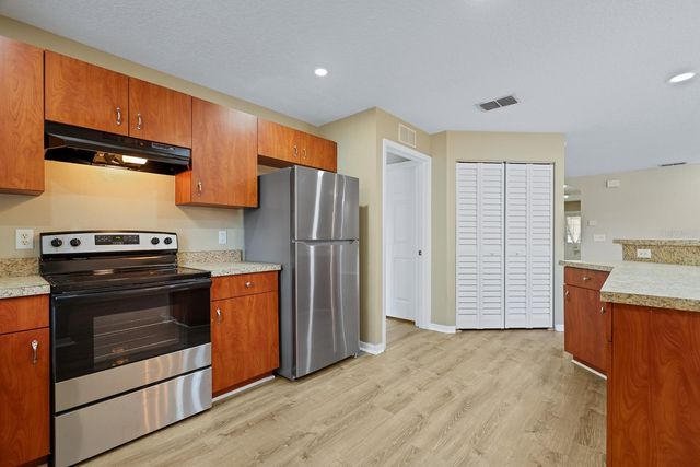 2106 PLEASANT VIEW AVENUE, Ruskin, FL 33570