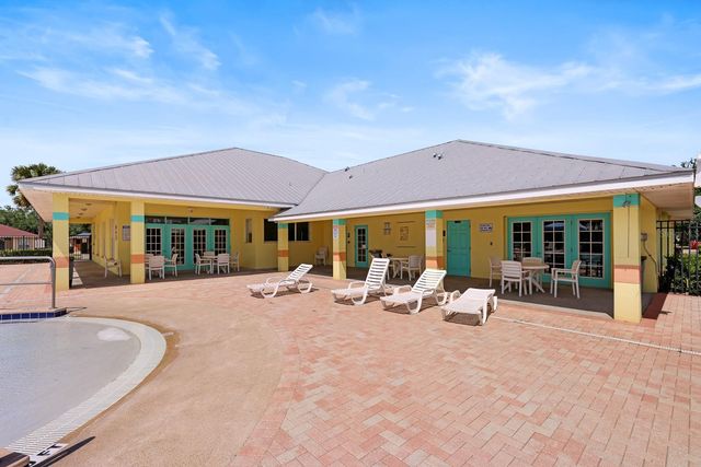 2106 PLEASANT VIEW AVENUE, Ruskin, FL 33570