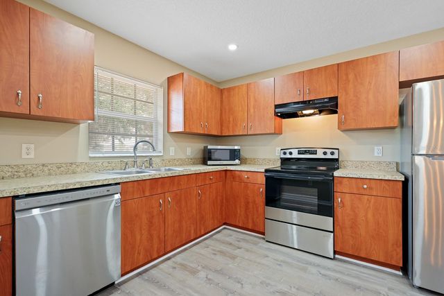 2106 PLEASANT VIEW AVENUE, Ruskin, FL 33570