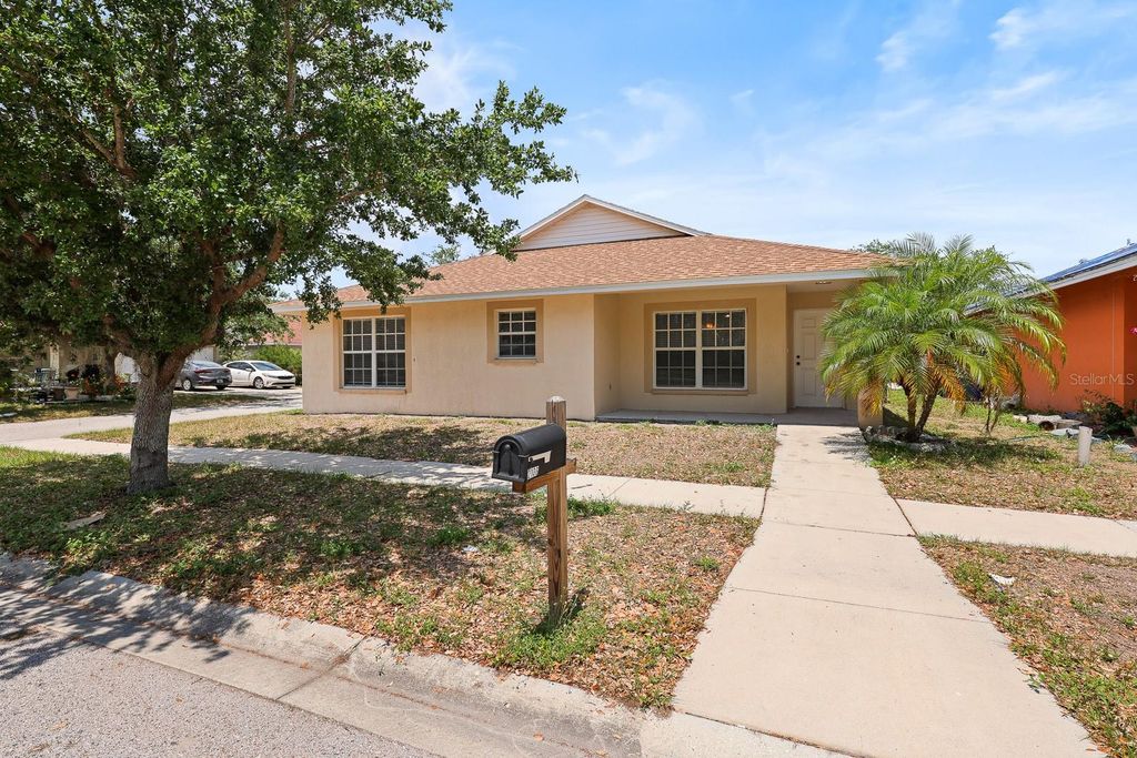 2106 PLEASANT VIEW AVENUE, Ruskin, FL 33570