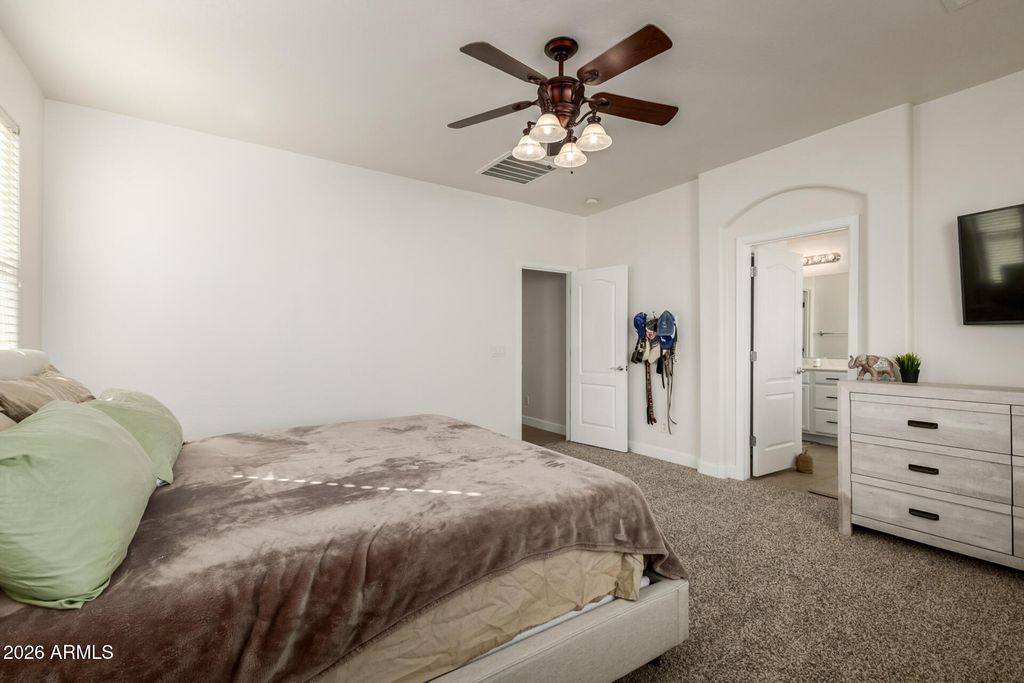 Image 13 of property listing at 10768 W WOODLAND Avenue, Avondale, AZ 85323