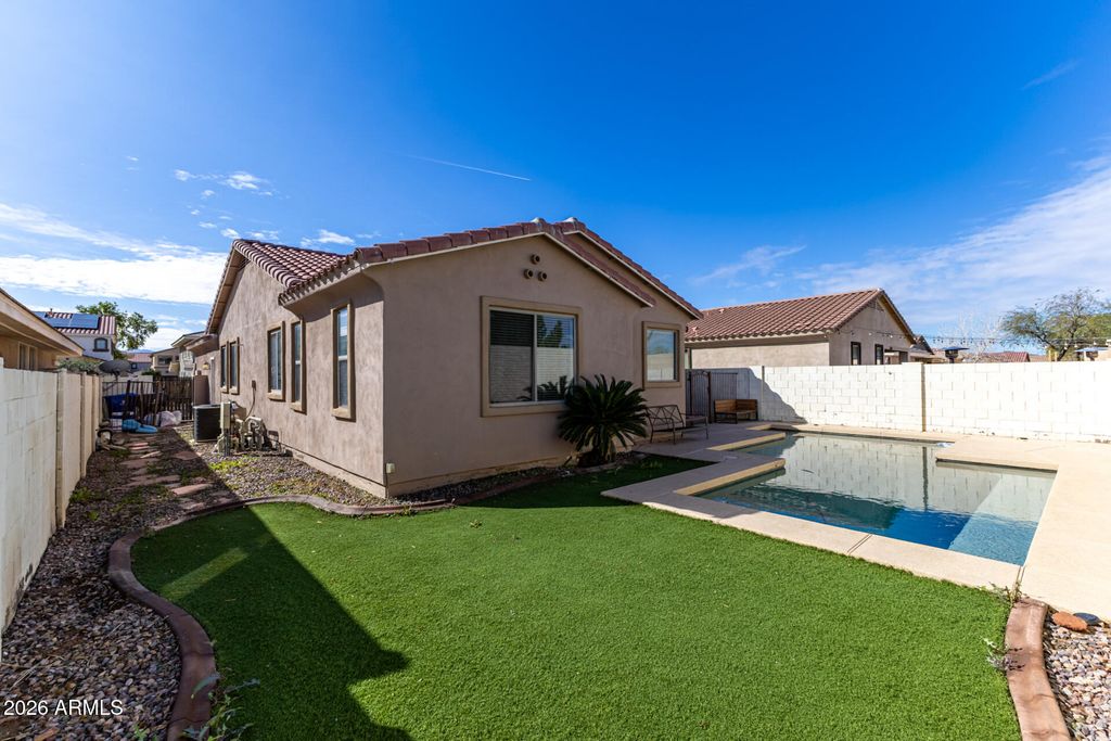 Image 21 of property listing at 10768 W WOODLAND Avenue, Avondale, AZ 85323