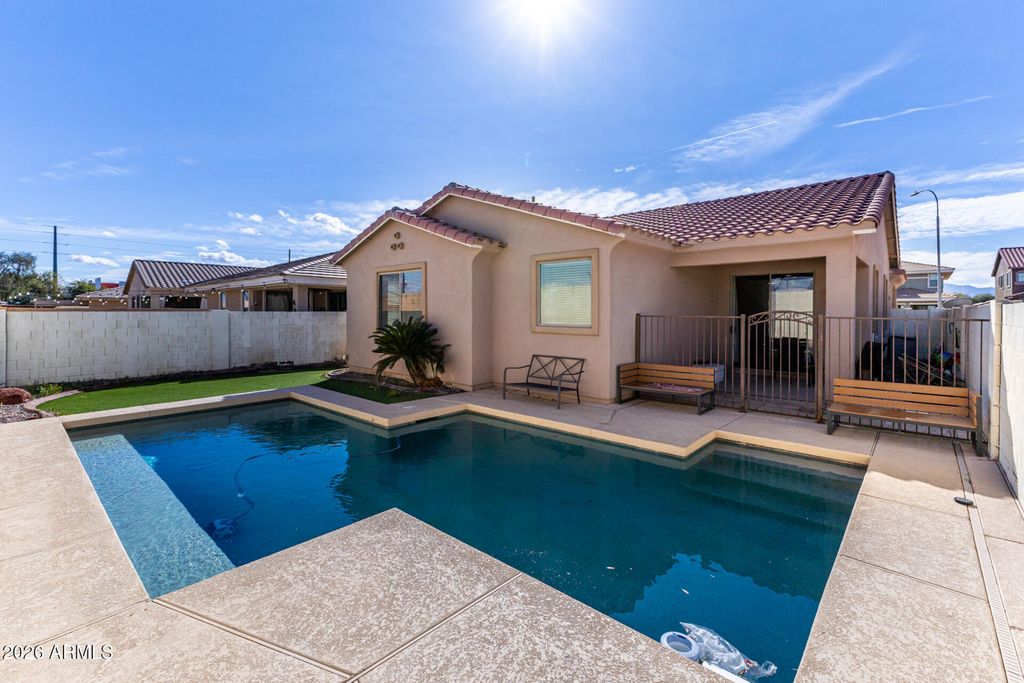 Image 3 of property listing at 10768 W WOODLAND Avenue, Avondale, AZ 85323