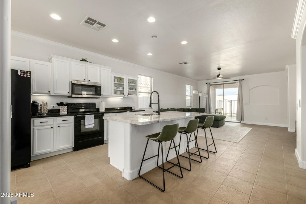 Image 6 of property listing at 10768 W WOODLAND Avenue, Avondale, AZ 85323