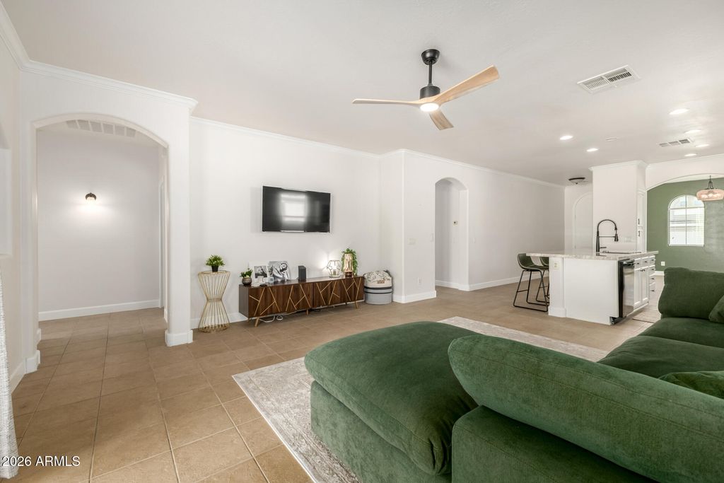 Image 7 of property listing at 10768 W WOODLAND Avenue, Avondale, AZ 85323