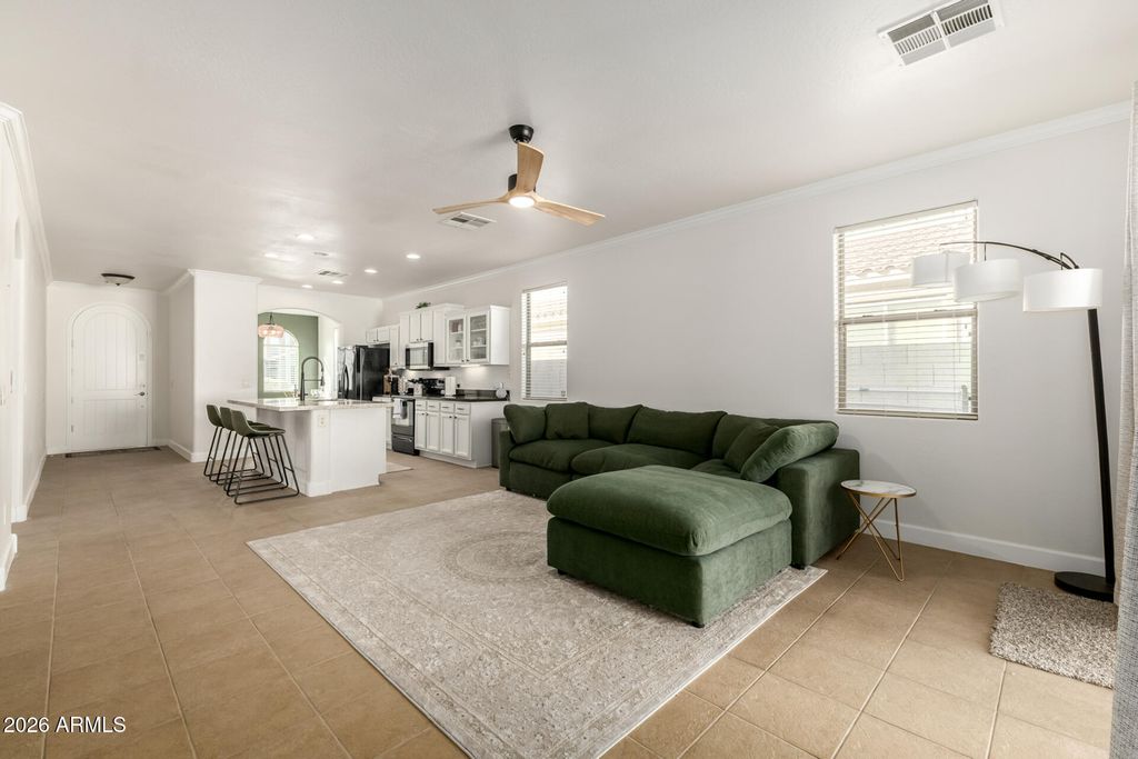 Image 8 of property listing at 10768 W WOODLAND Avenue, Avondale, AZ 85323