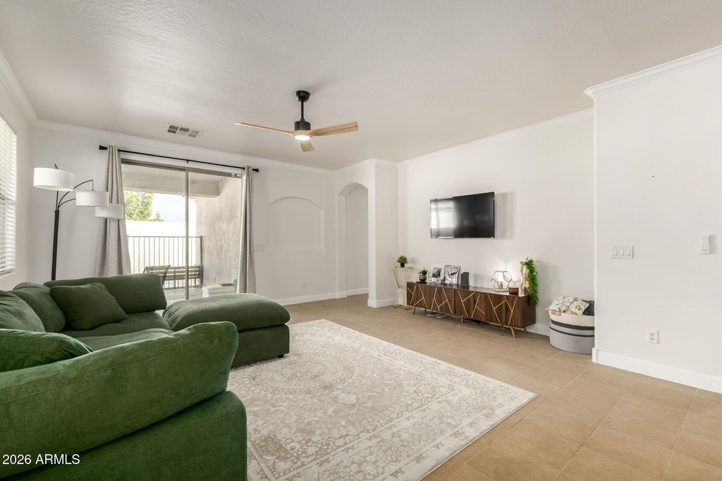 Image 9 of property listing at 10768 W WOODLAND Avenue, Avondale, AZ 85323