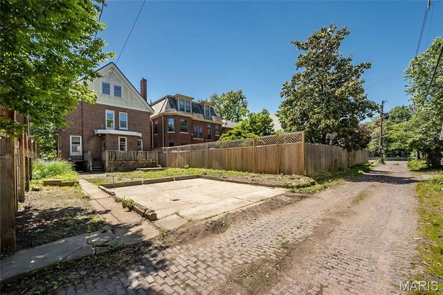 6179 Kingsbury Avenue, St Louis, MO 63112