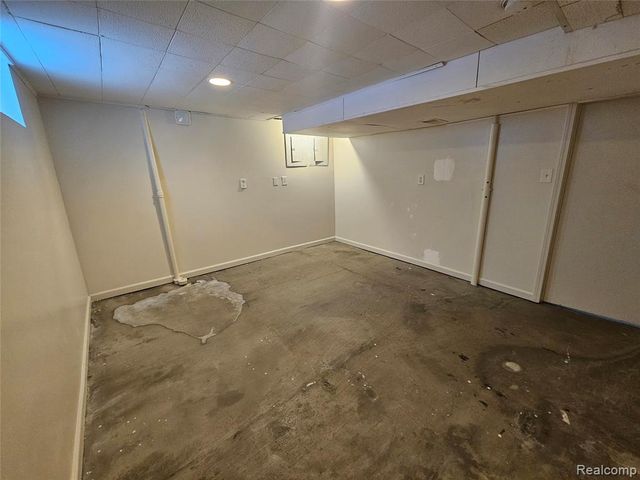 1432 Warwick Avenue, Lincoln Park, MI 48146